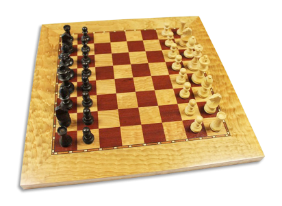 Merisier pommelé - Muirapuranga, Finition vernie, Cases 42 mm, Pions en buis plombés et feutrés